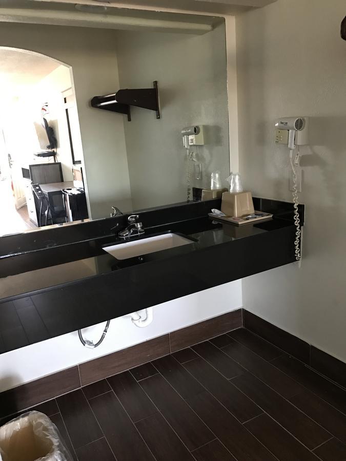 Jersey Village Moonlight Inn & Suites מראה חיצוני תמונה